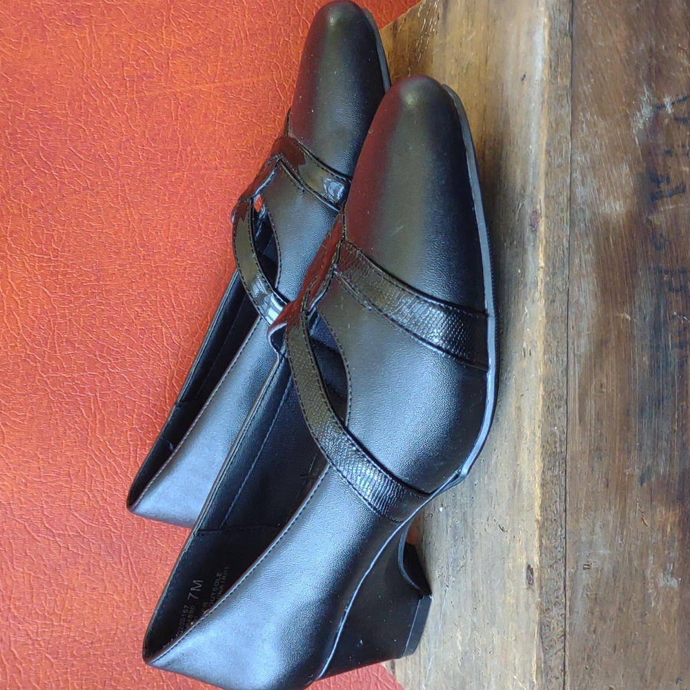 Comfort well by Beacon shoes